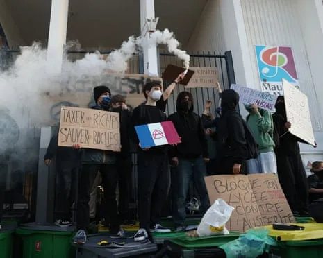 New France's PM Faces Mounting Scrutiny as Countrywide Strikes Paralyze Education and Transportation